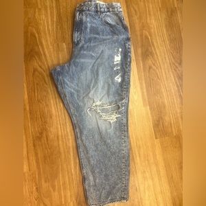 American Eagle Distressed Mom Jean. Size 20